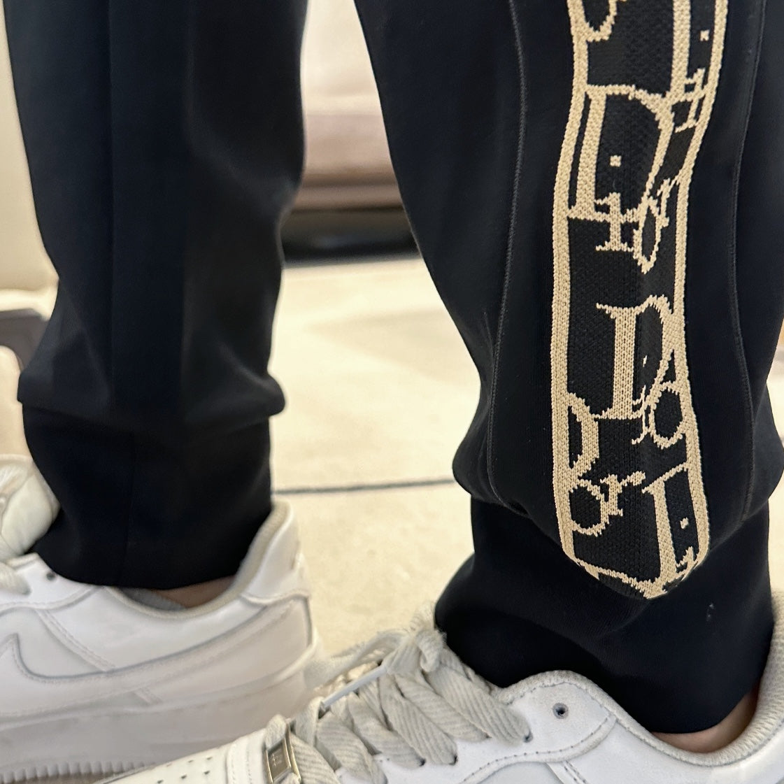 MINIMALIST STREET STYLE