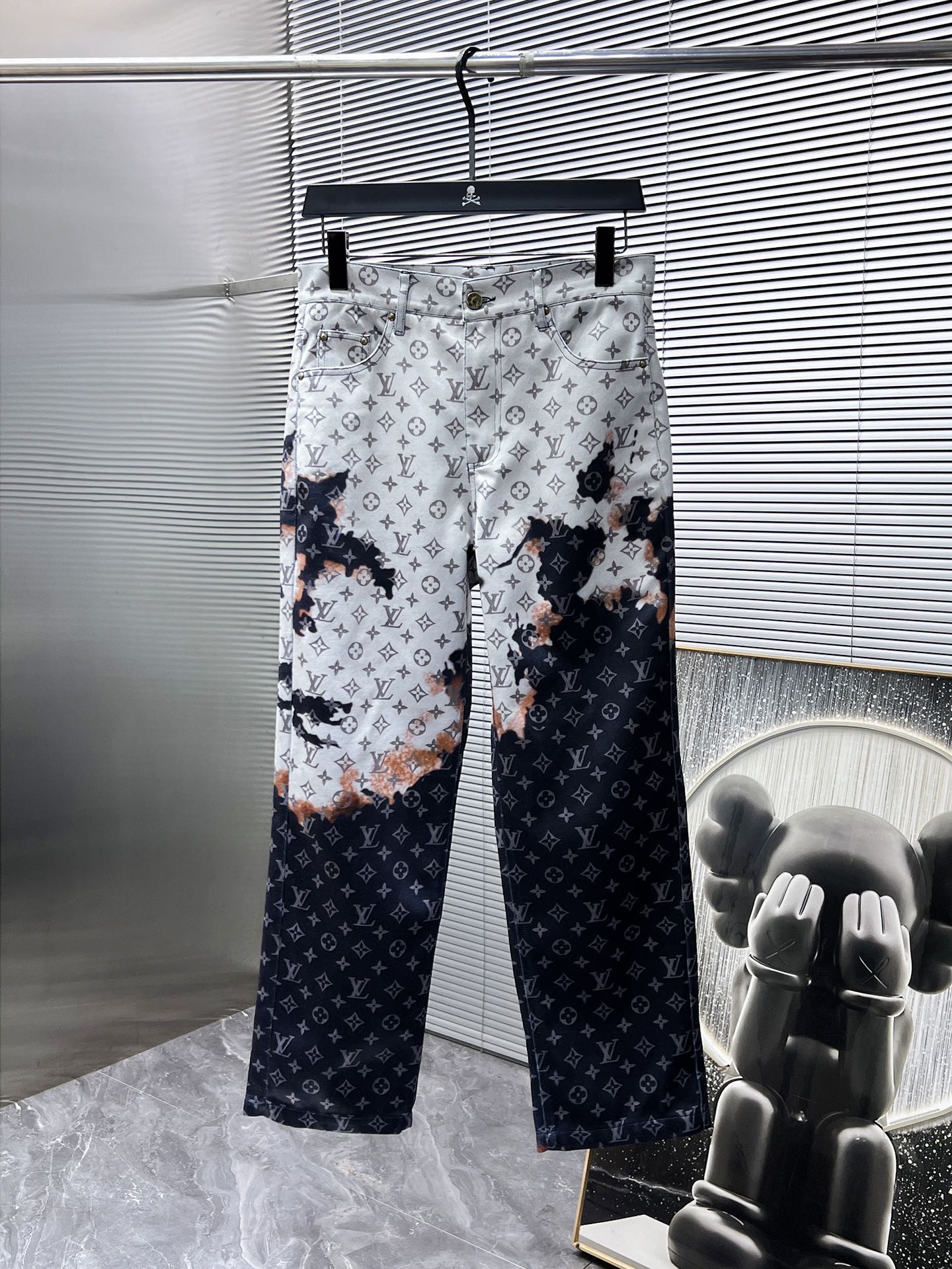 MINIMALIST STREET STYLE