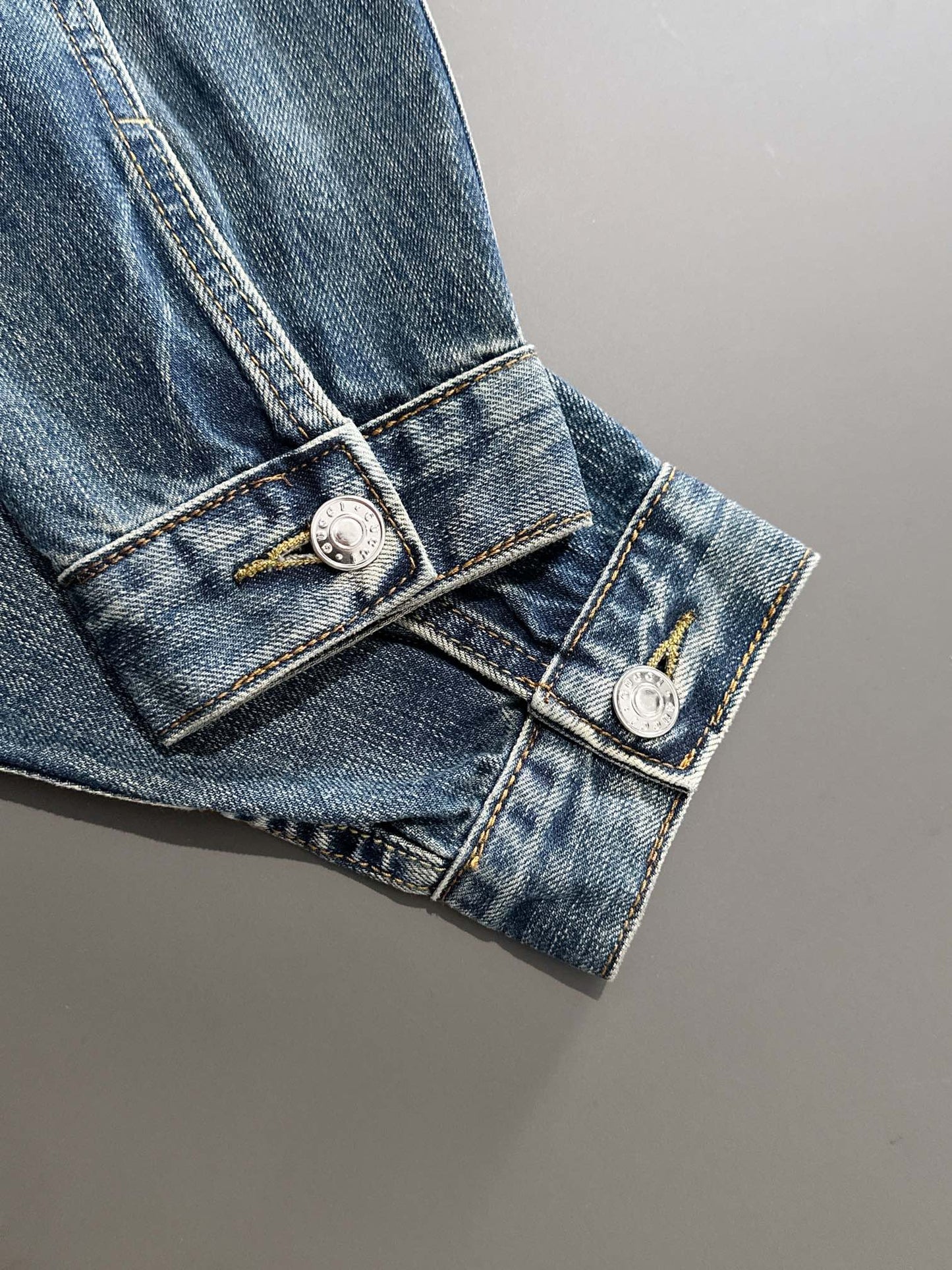 MINIMALIST STREET STYLE