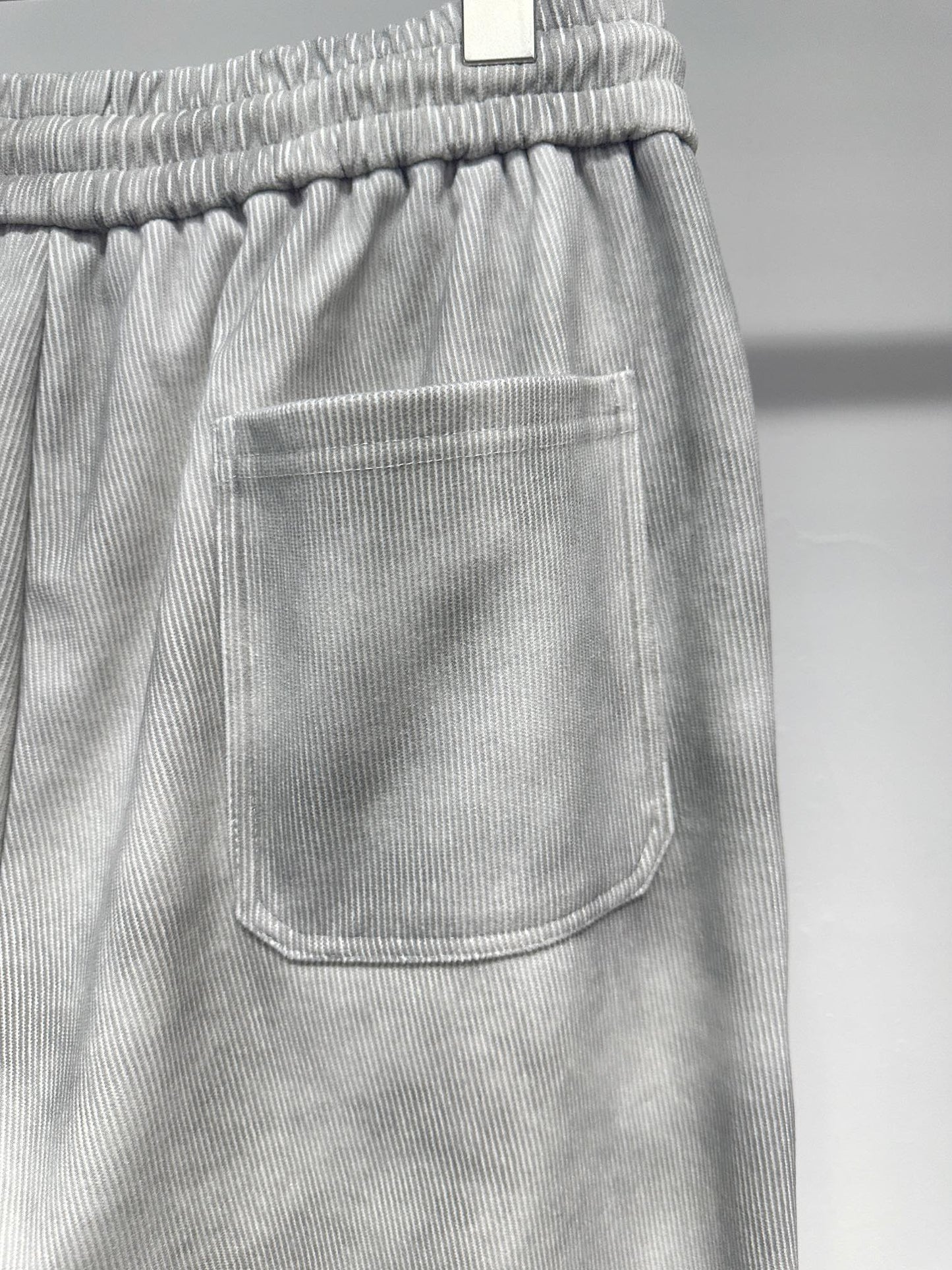 MINIMALIST STREET STYLE