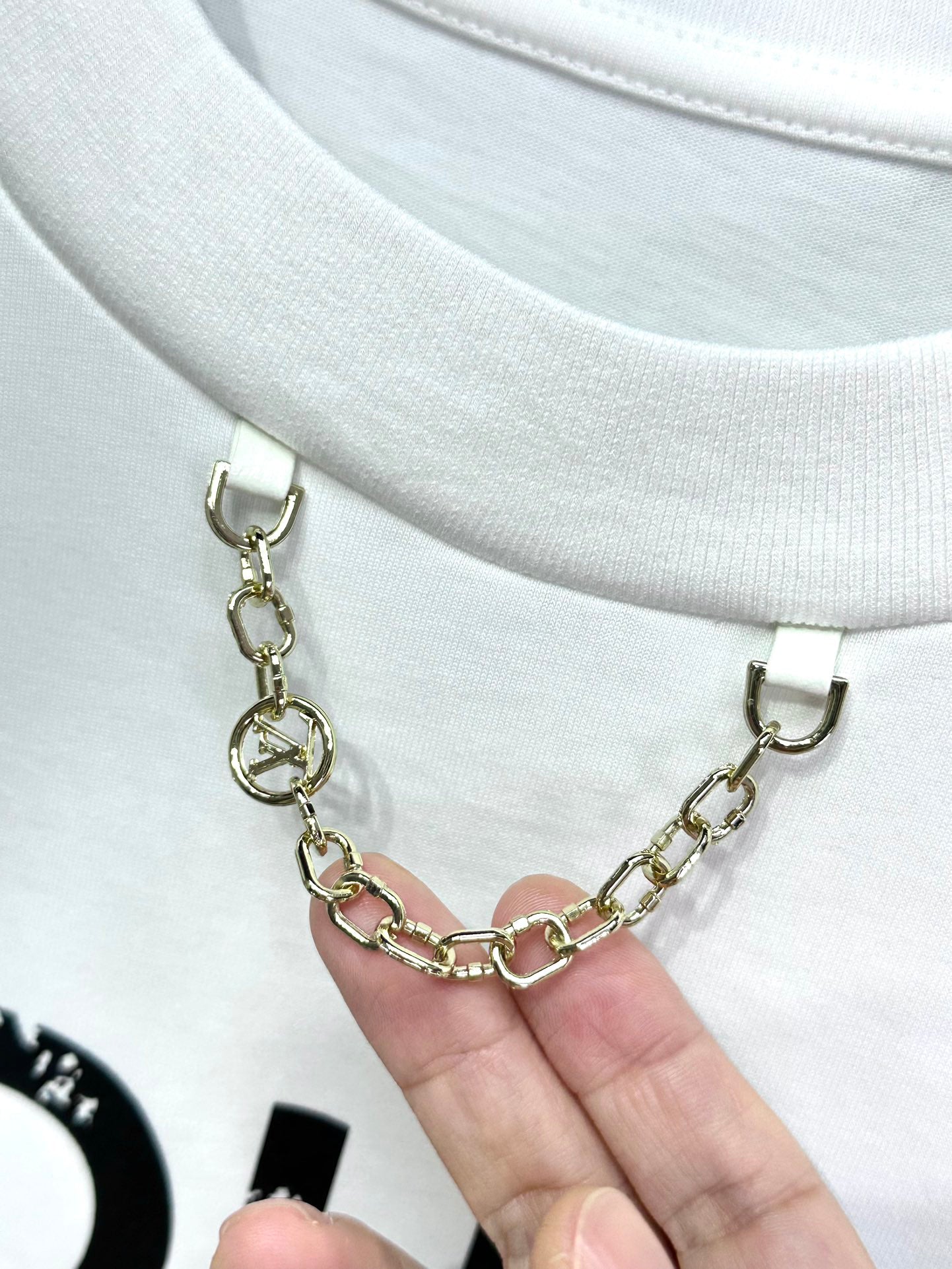 MINIMALIST STREET STYLE