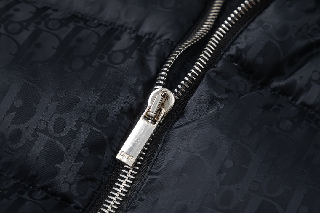 MINIMALIST STREET STYLE