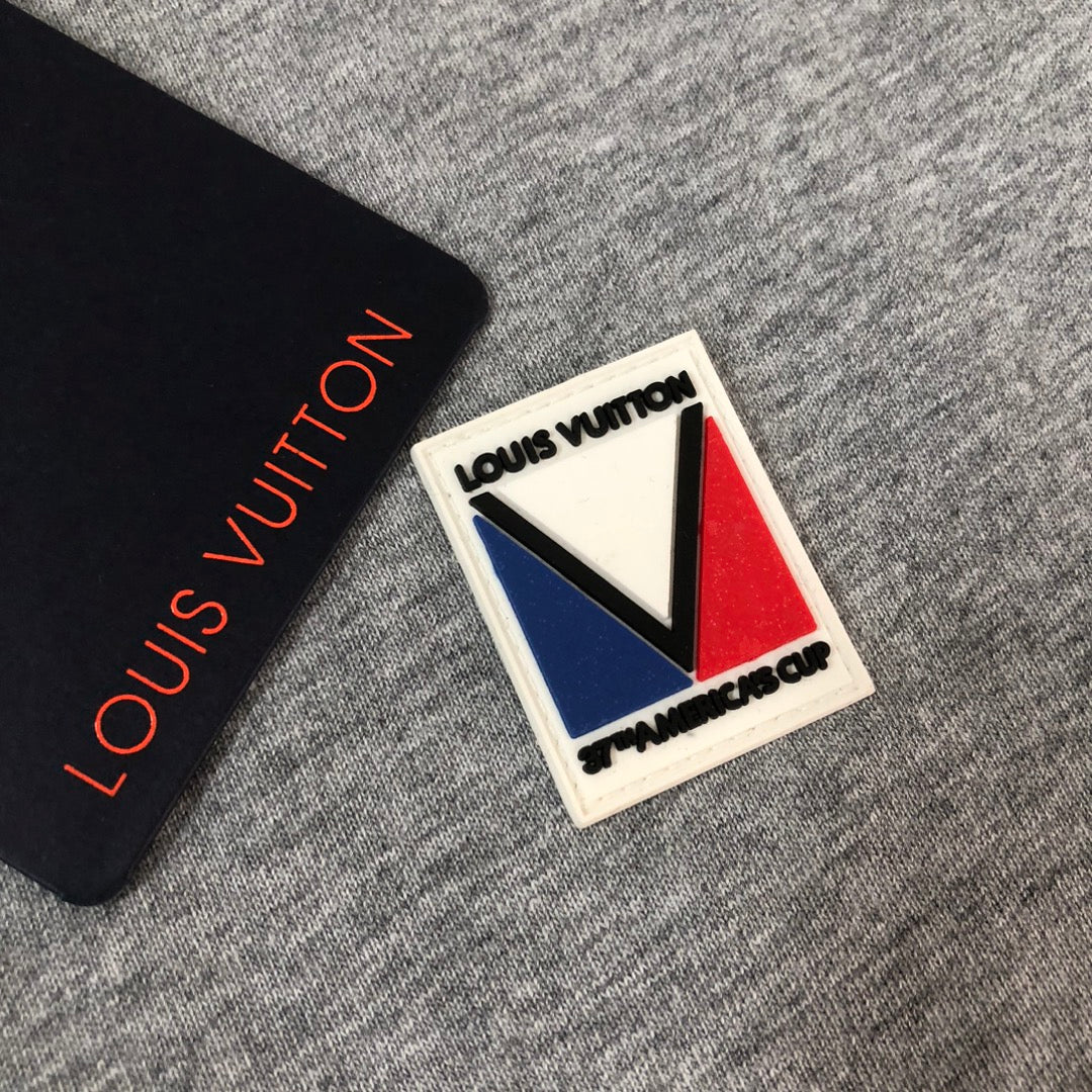 MINIMALIST STREET STYLE