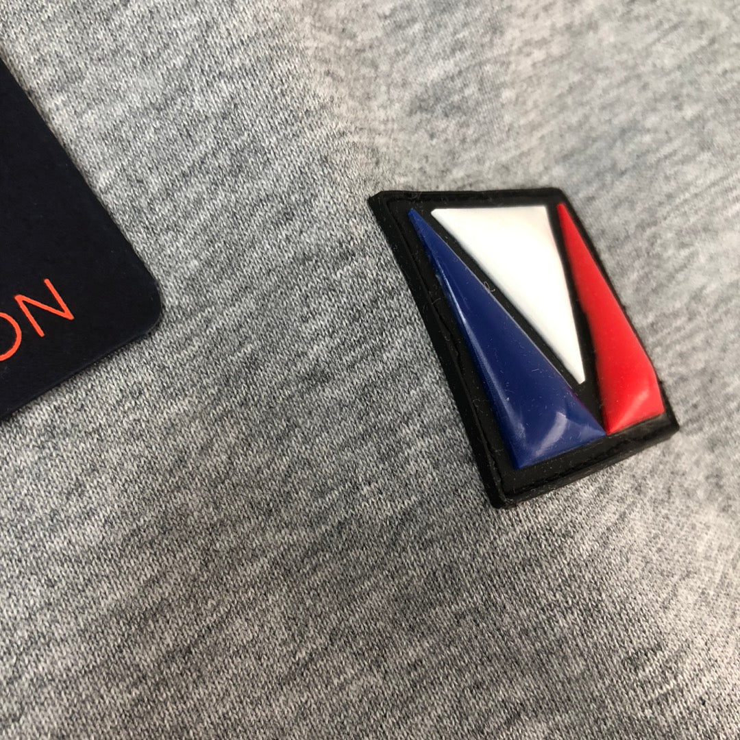 MINIMALIST STREET STYLE