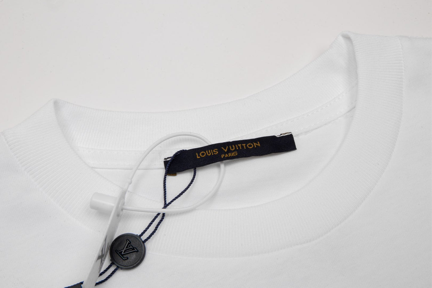 MINIMALIST STREET STYLE