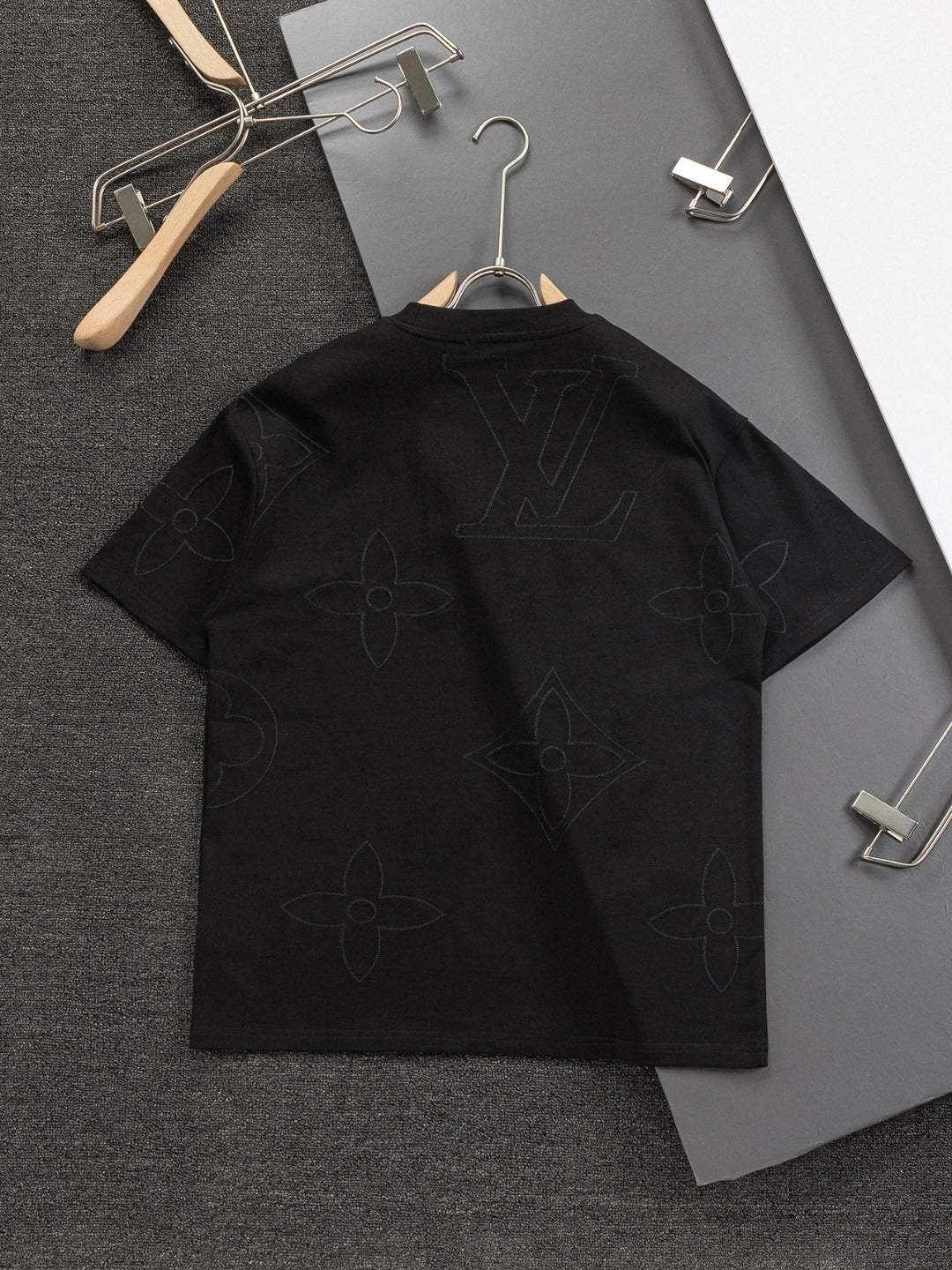 MINIMALIST STREET STYLE