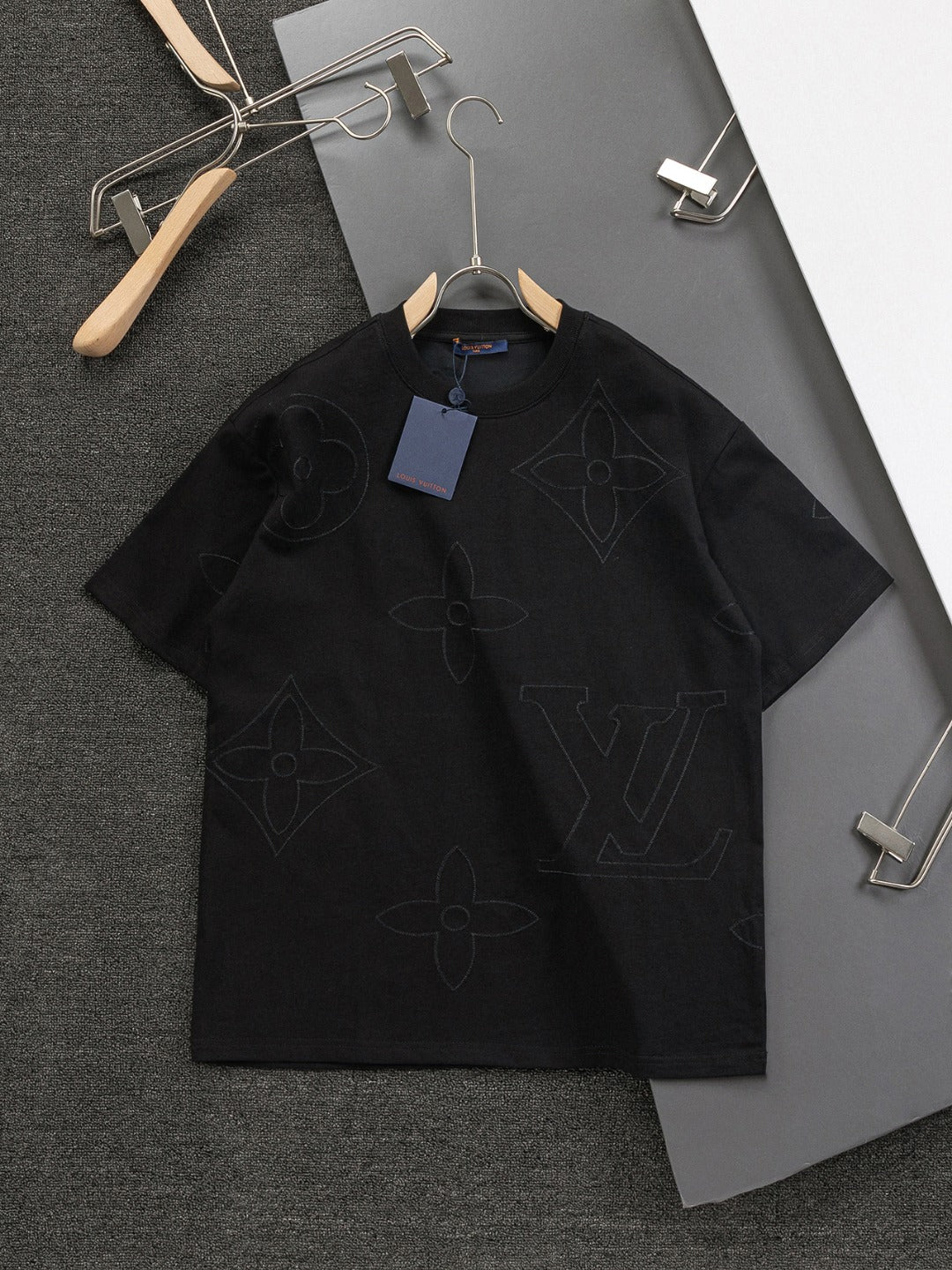 MINIMALIST STREET STYLE