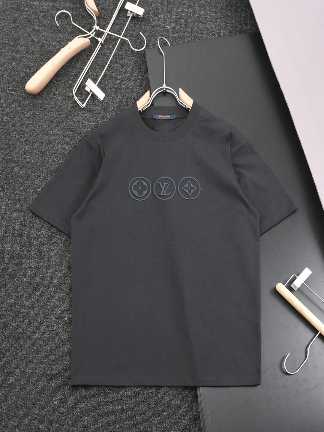 MINIMALIST STREET STYLE