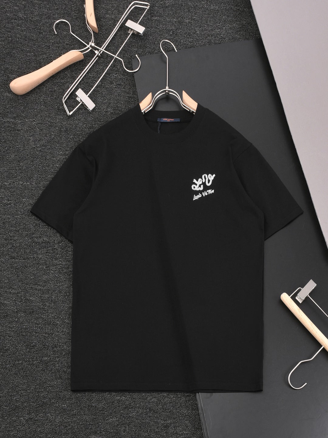 MINIMALIST STREET STYLE