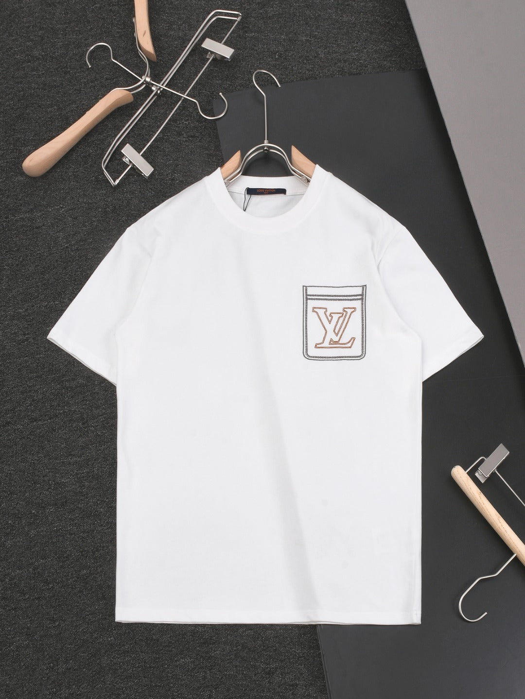 MINIMALIST STREET STYLE