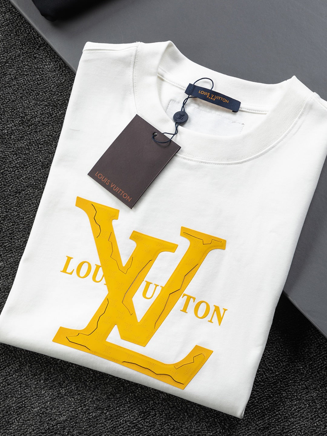 MINIMALIST STREET STYLE