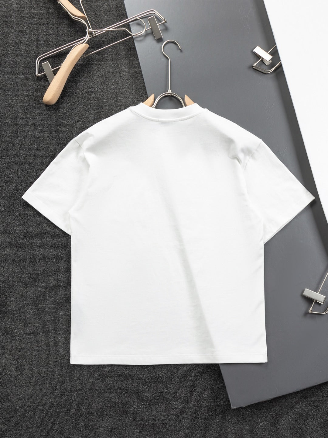 MINIMALIST STREET STYLE