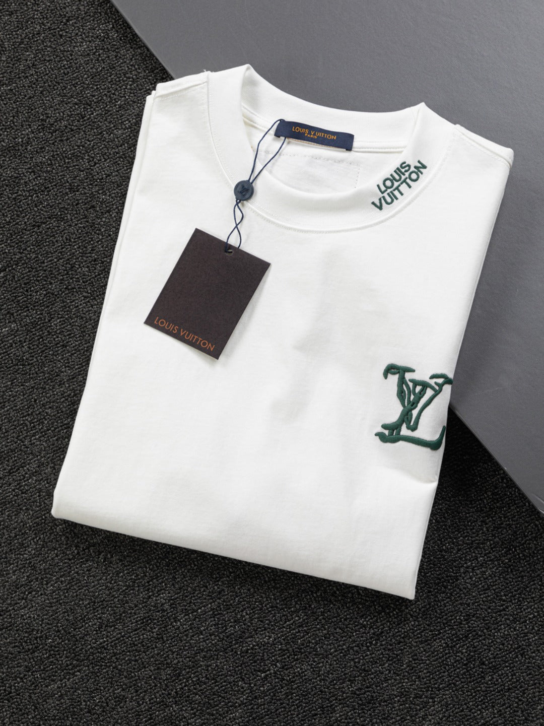 MINIMALIST STREET STYLE