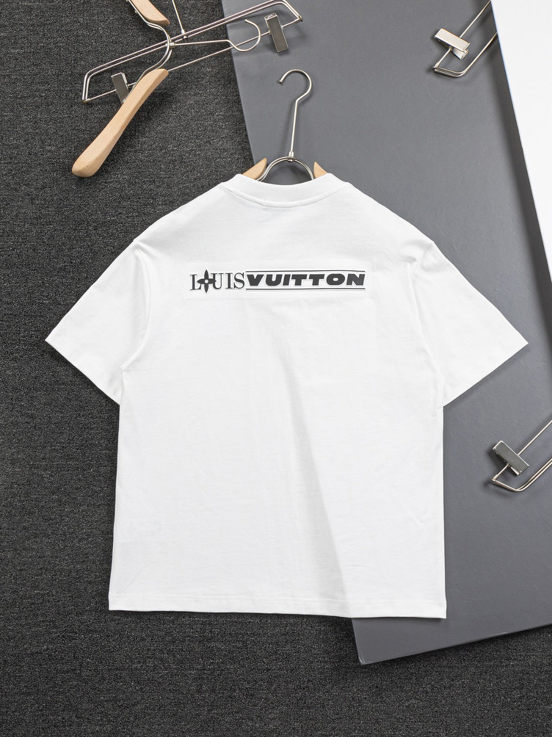 MINIMALIST STREET STYLE