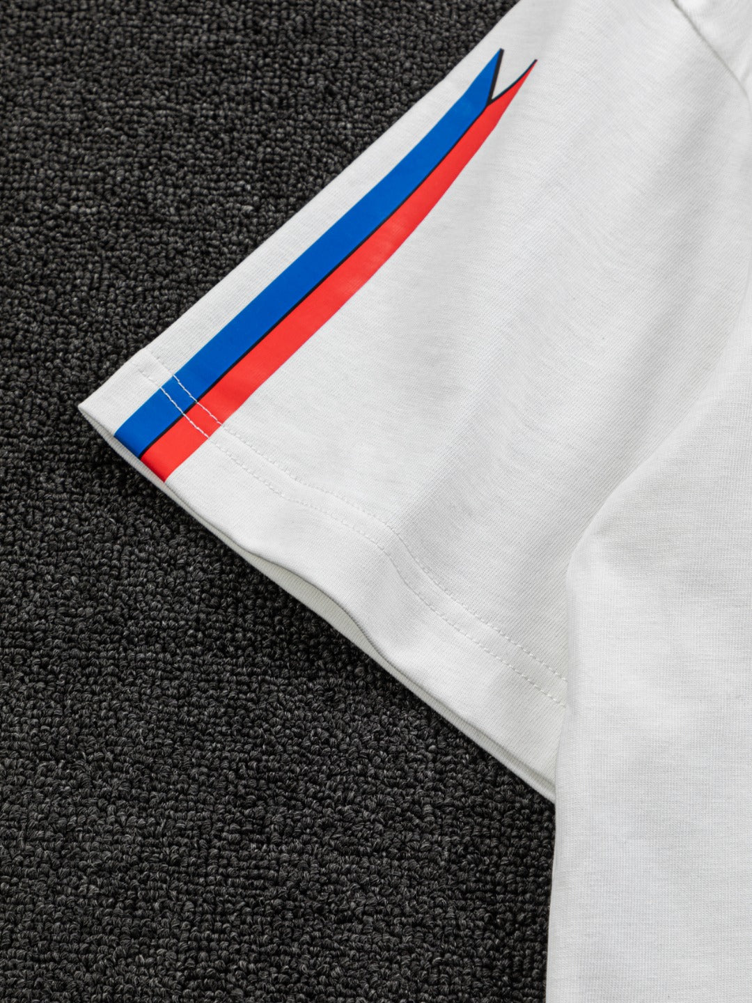 MINIMALIST STREET STYLE