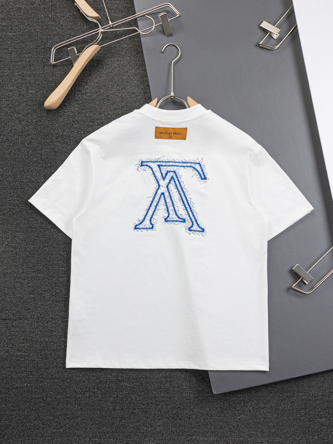 MINIMALIST STREET STYLE