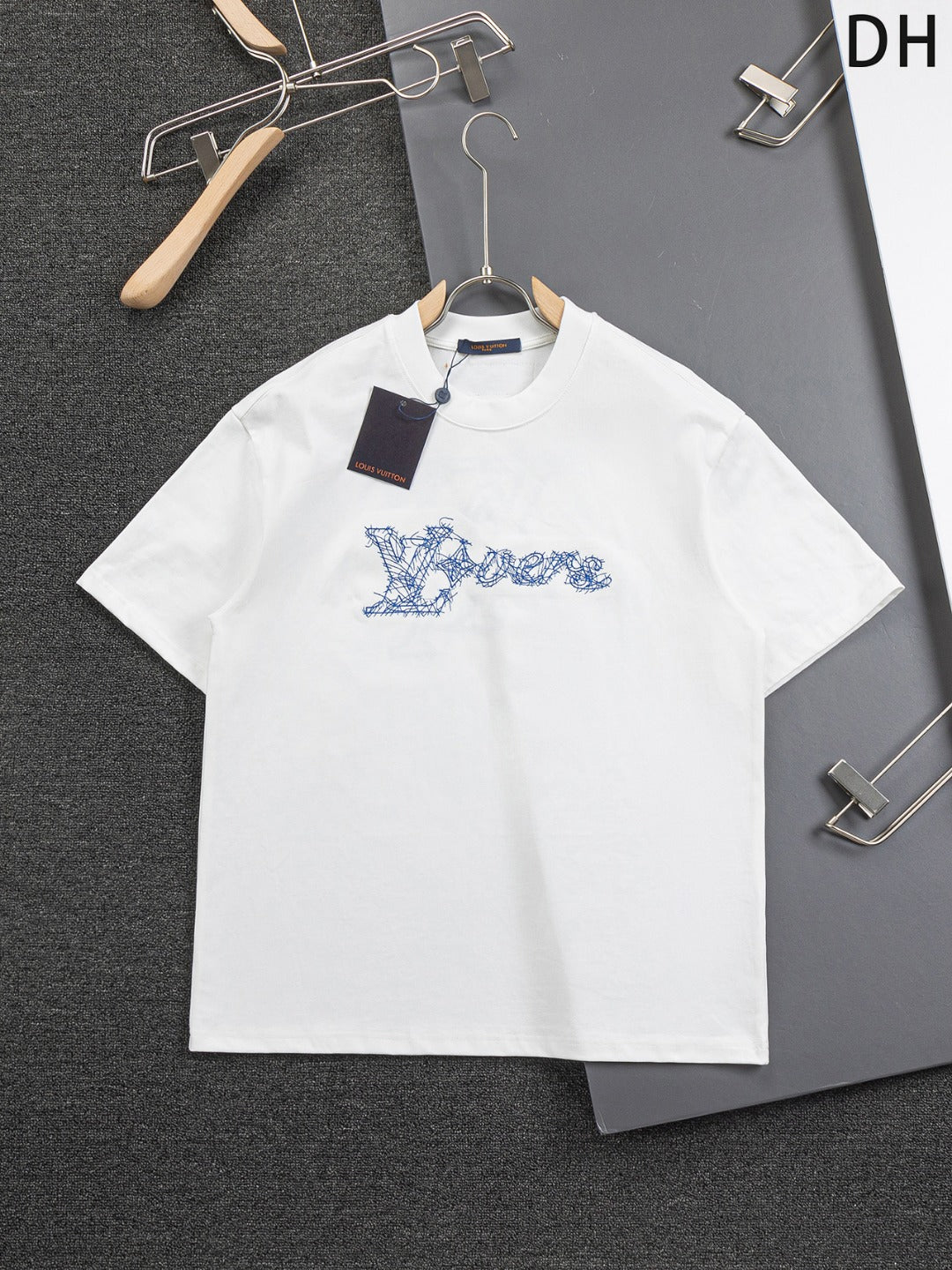 MINIMALIST STREET STYLE