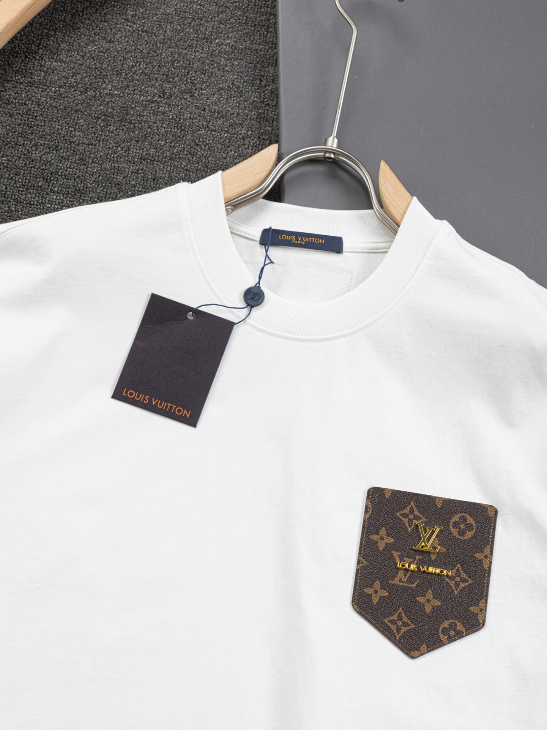 MINIMALIST STREET STYLE