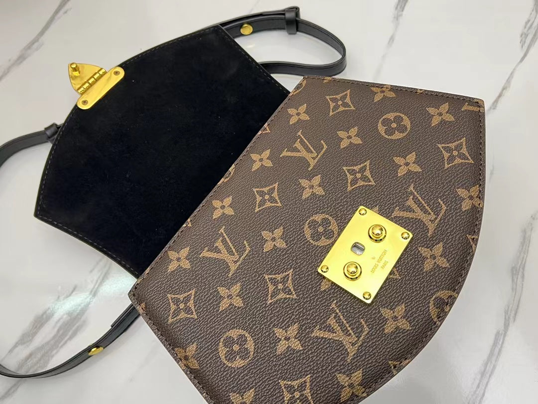 Chic & Stylish Bags