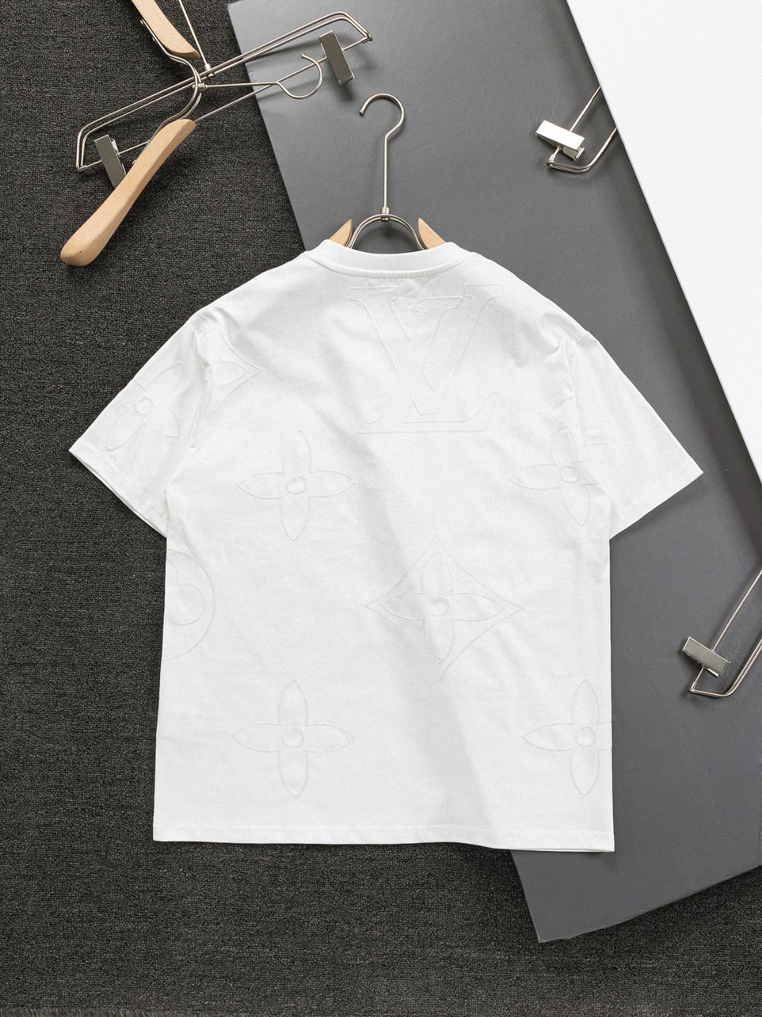 MINIMALIST STREET STYLE