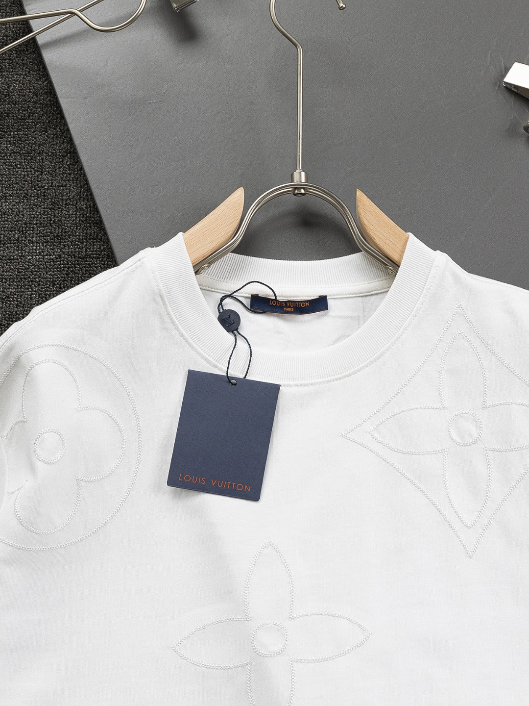 MINIMALIST STREET STYLE