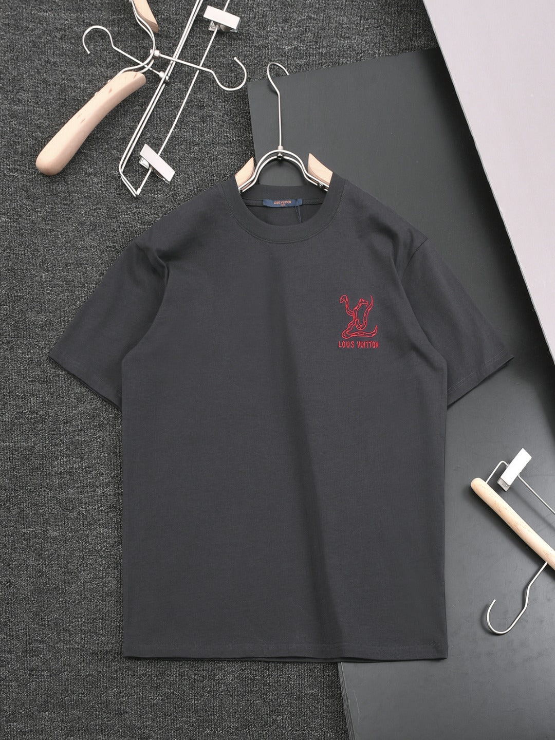 MINIMALIST STREET STYLE