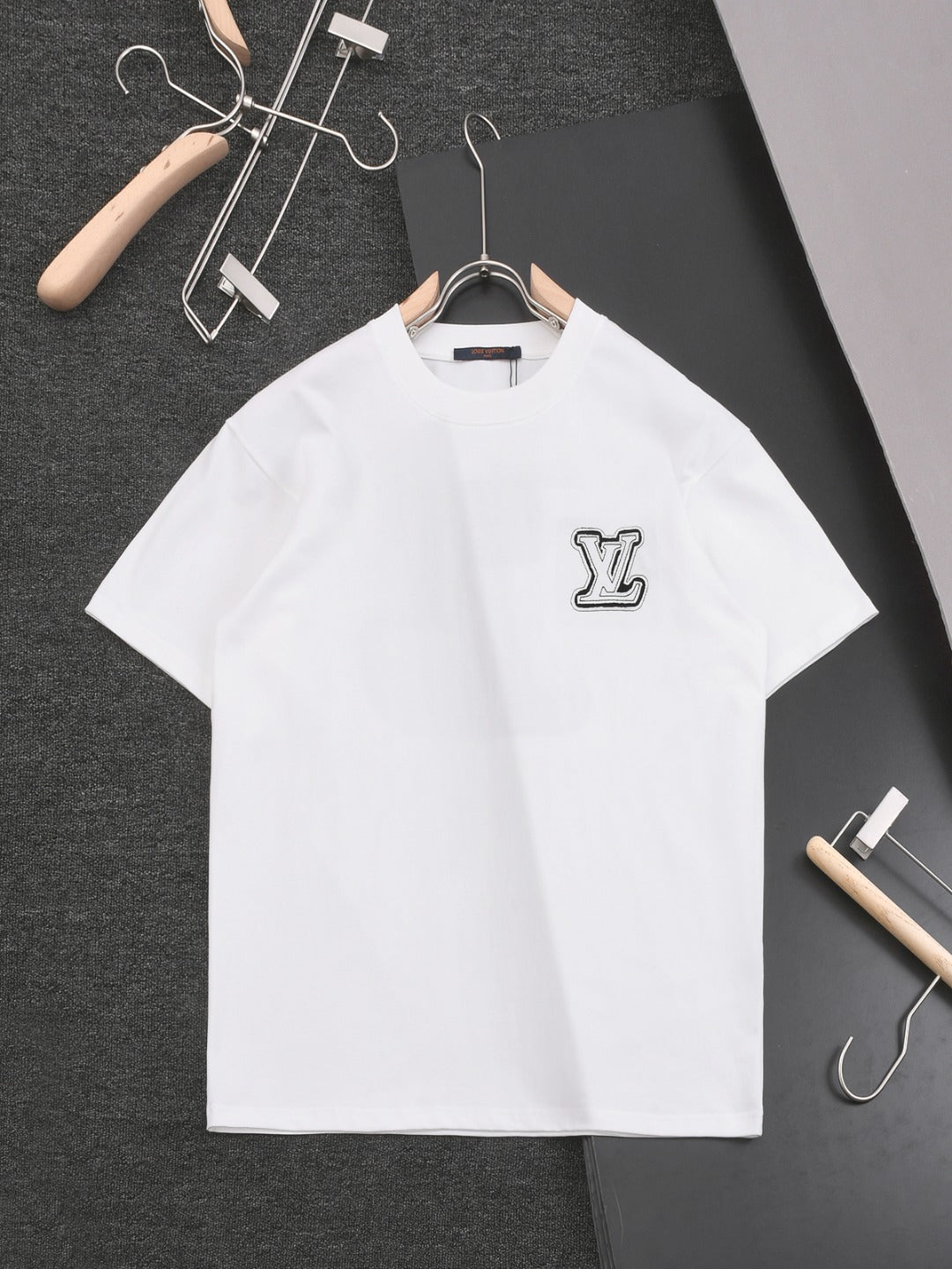 MINIMALIST STREET STYLE