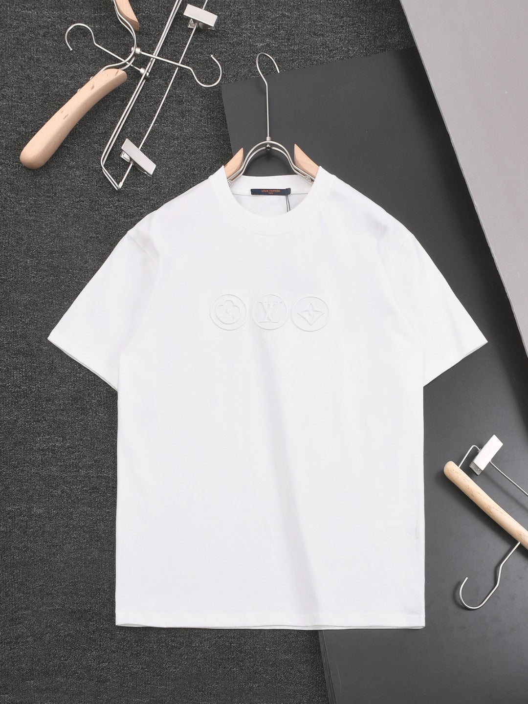 MINIMALIST STREET STYLE