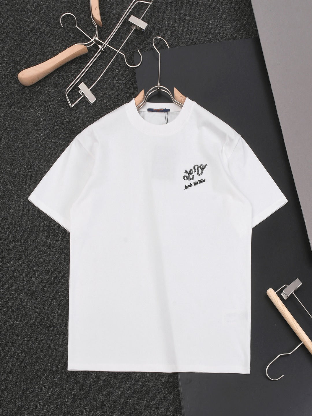 MINIMALIST STREET STYLE