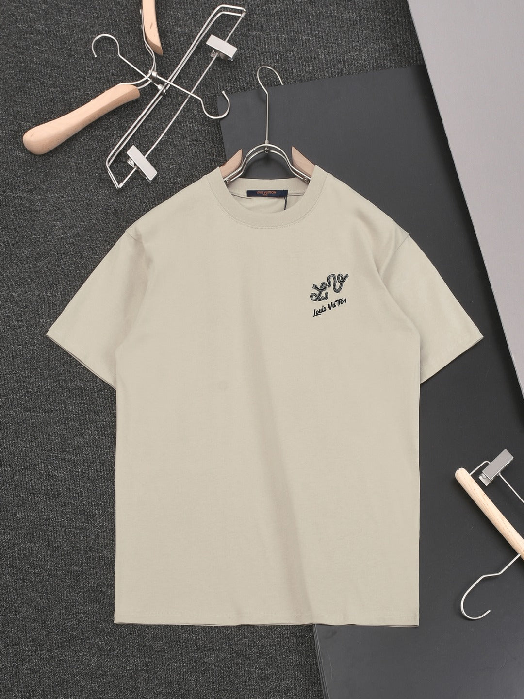 MINIMALIST STREET STYLE