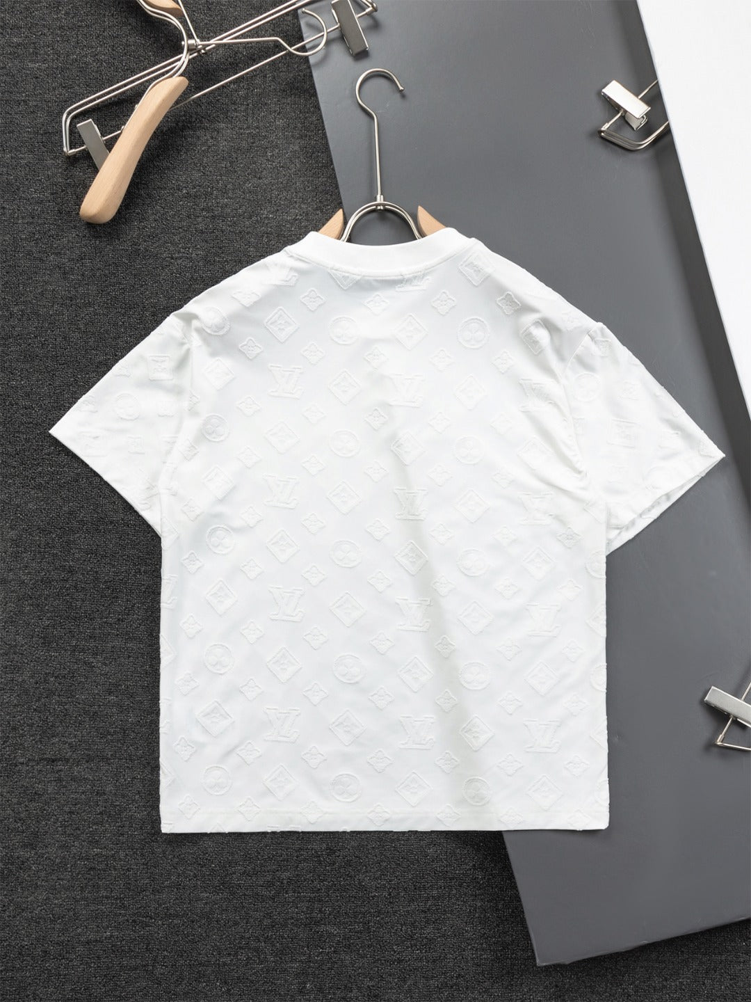 MINIMALIST STREET STYLE