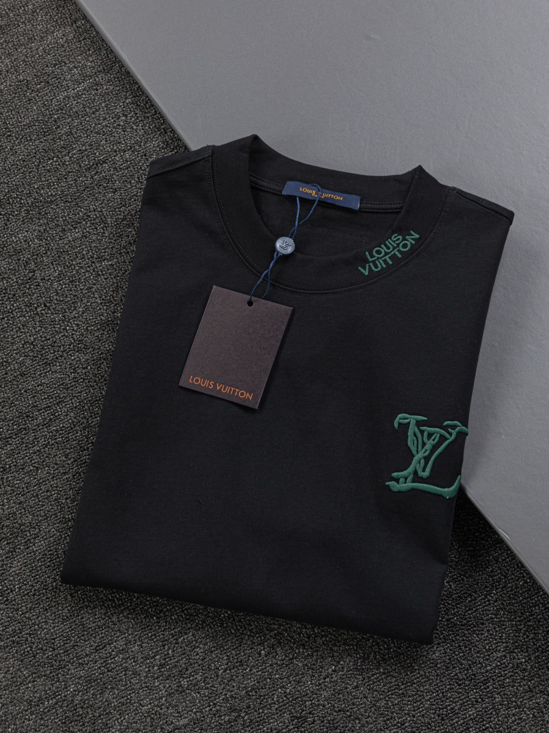 MINIMALIST STREET STYLE