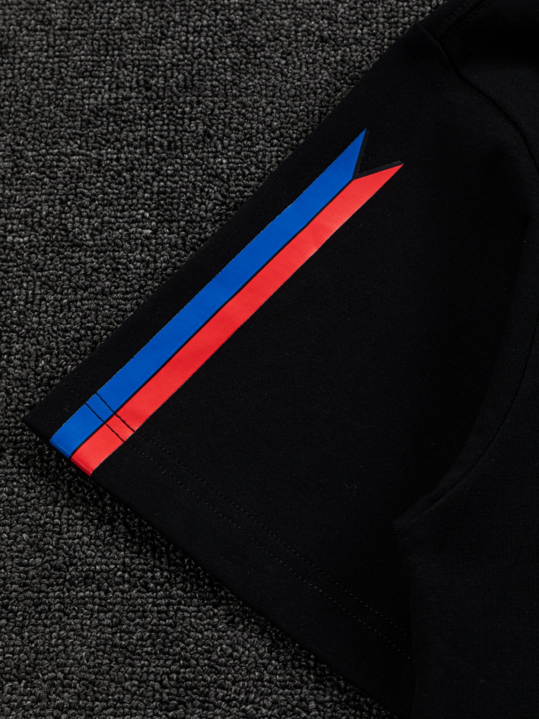 MINIMALIST STREET STYLE