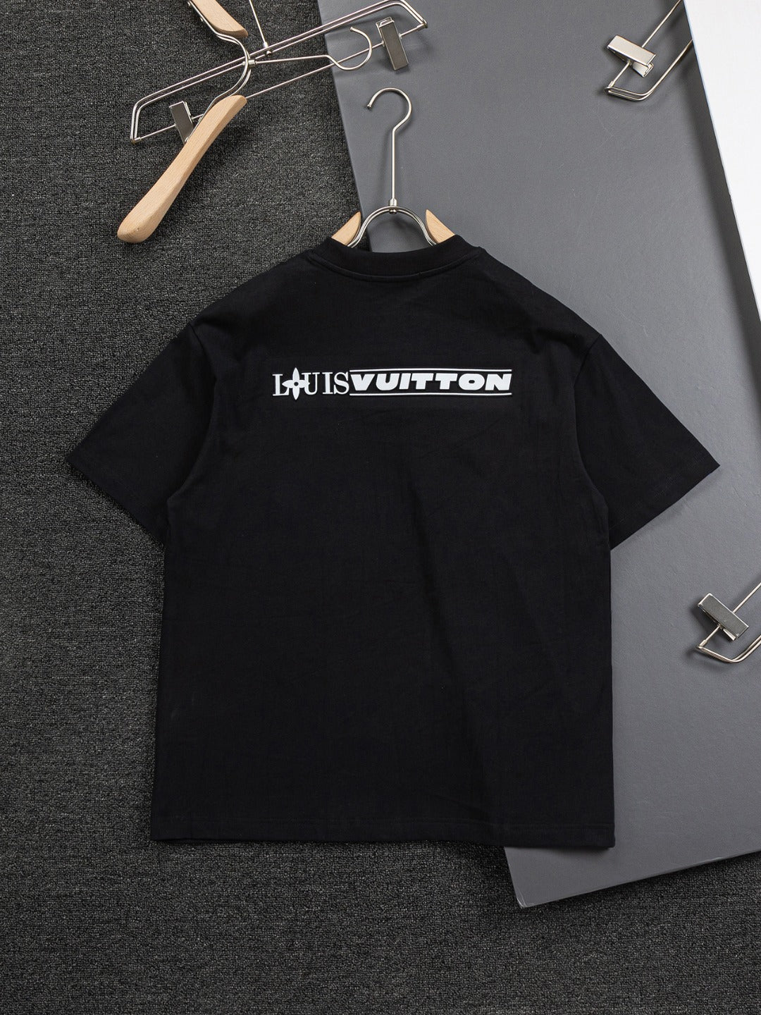 MINIMALIST STREET STYLE