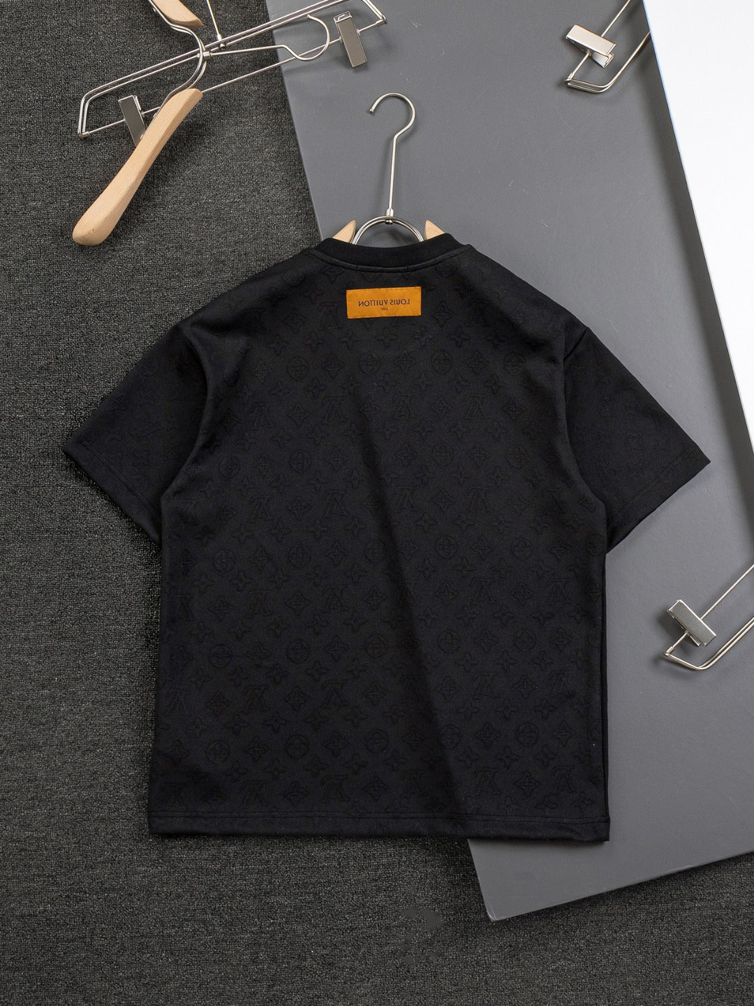 MINIMALIST STREET STYLE