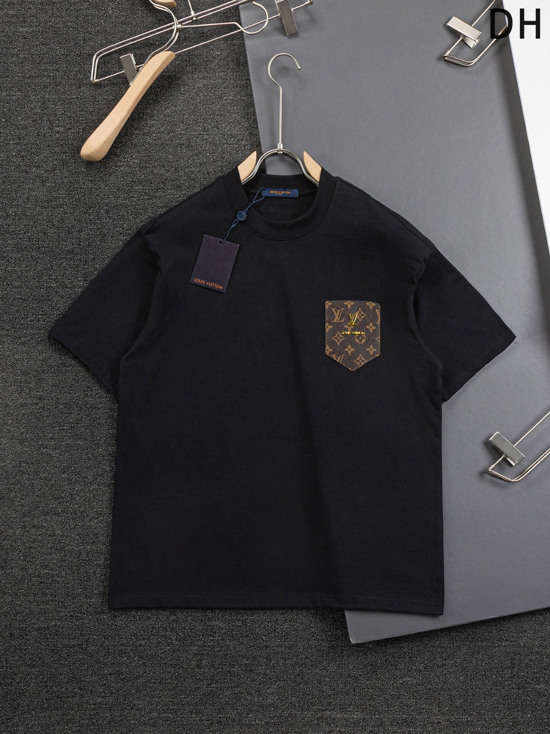 MINIMALIST STREET STYLE