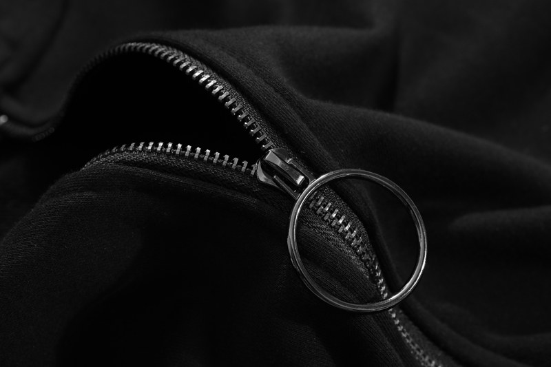 MINIMALIST STREET STYLE