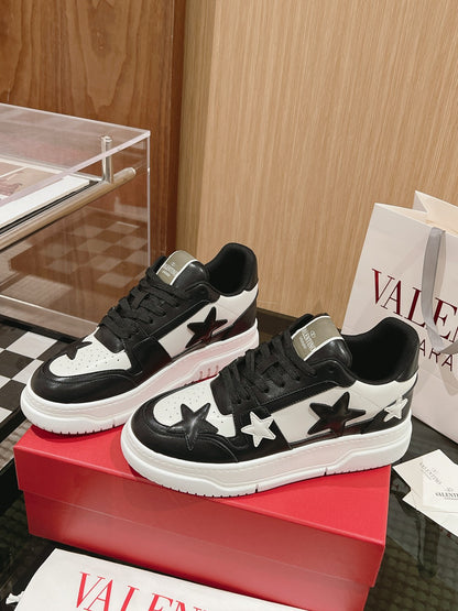 Valentino's new 2023 early autumn star Sneaker