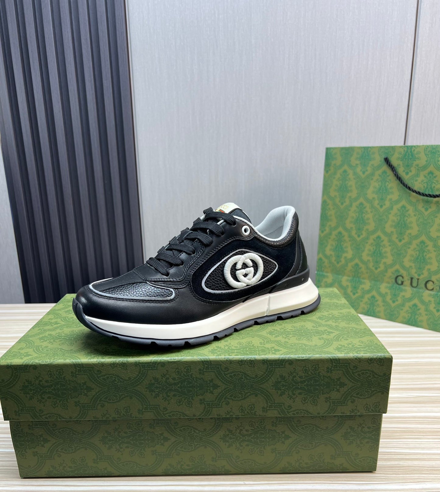 Gucci High-end sneaker