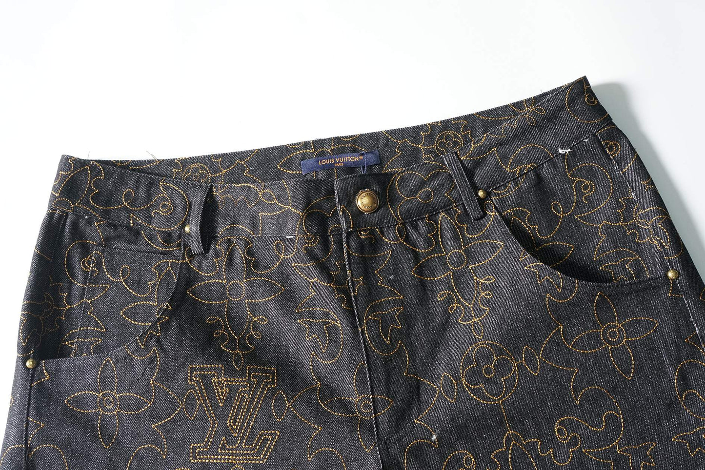 MINIMALIST STREET STYLE