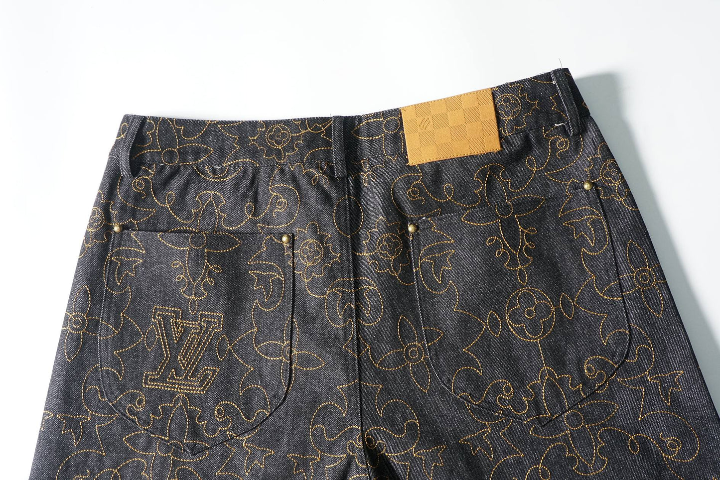 MINIMALIST STREET STYLE