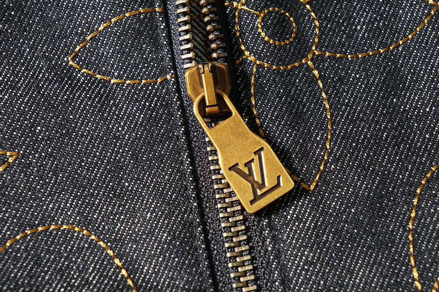 MINIMALIST STREET STYLE