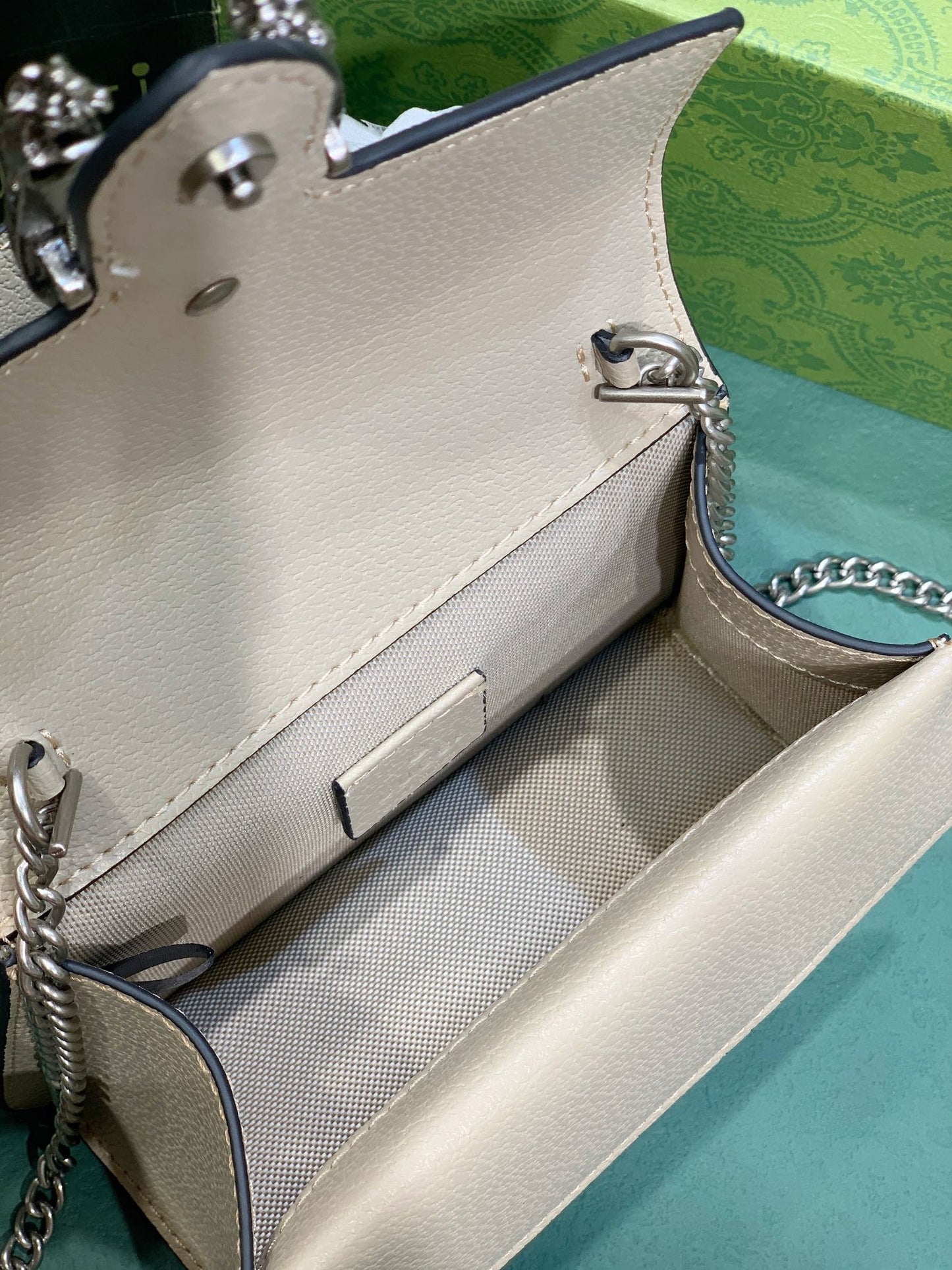 Chic & Stylish Bags