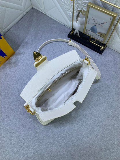 Chic & Stylish Bags