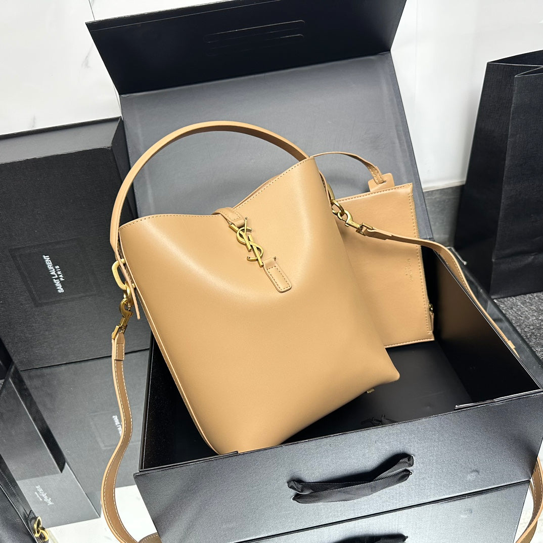 Chic & Stylish Bags