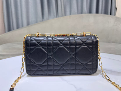 Chic & Stylish Bags