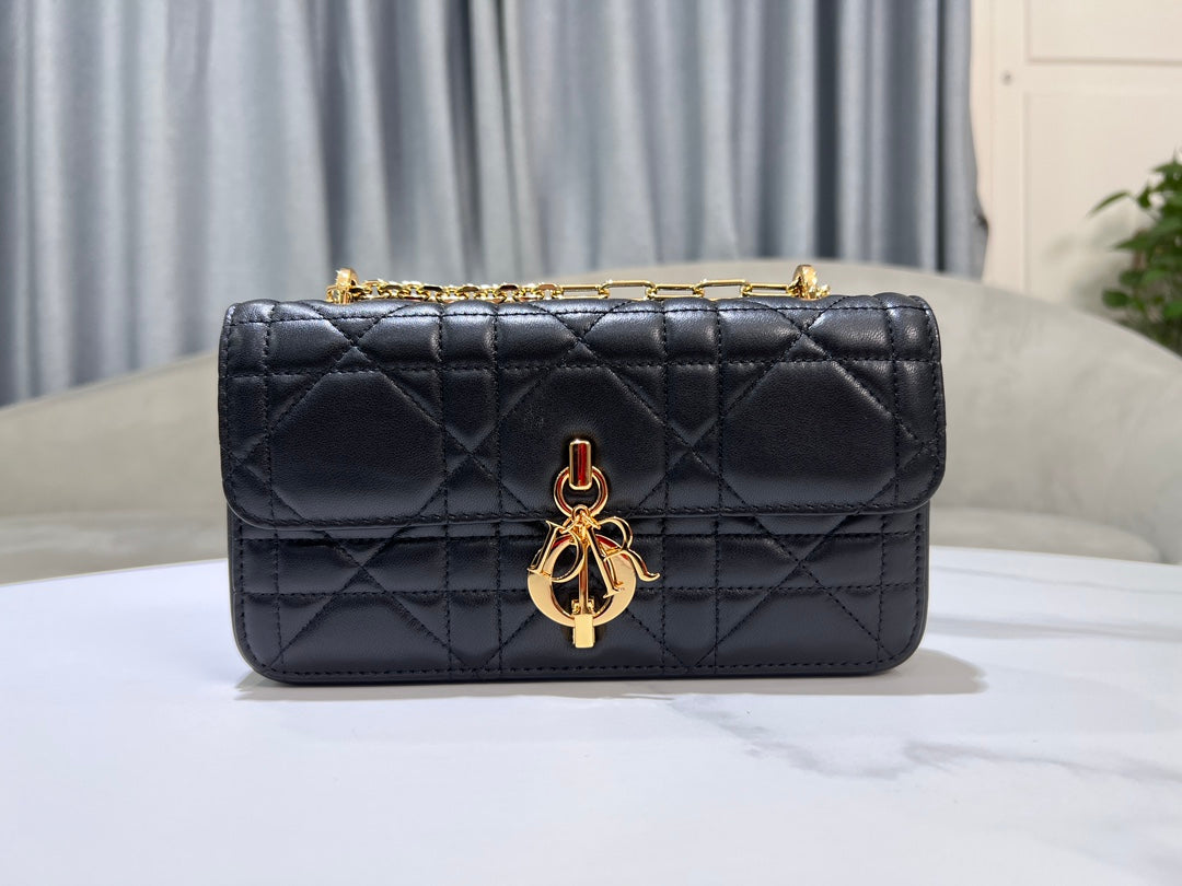 Chic & Stylish Bags