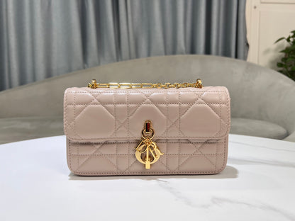 Chic & Stylish Bags