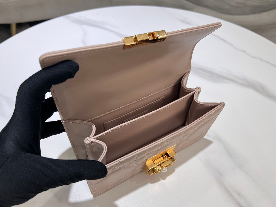 Chic & Stylish Bags