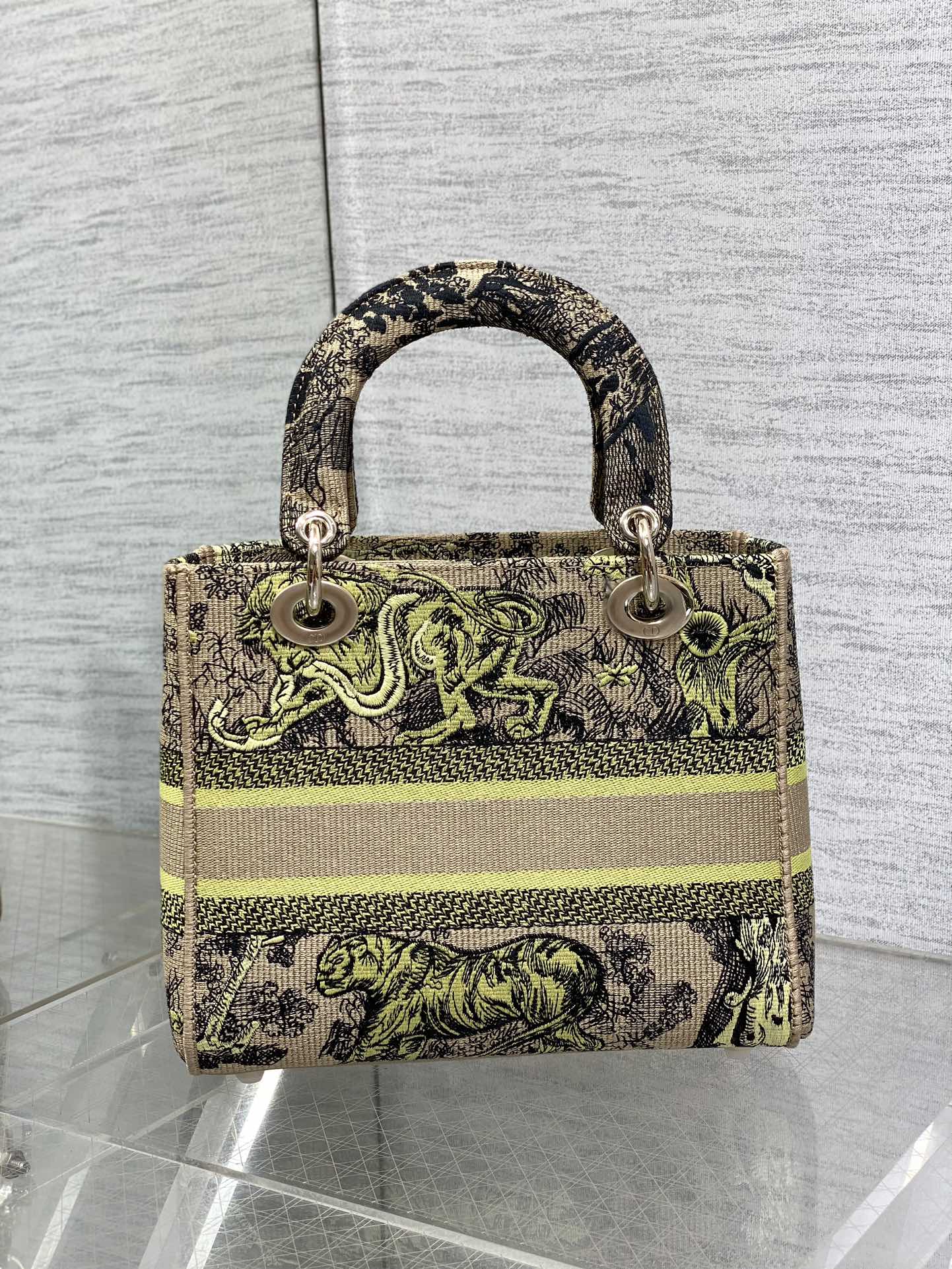 Chic & Stylish Bags